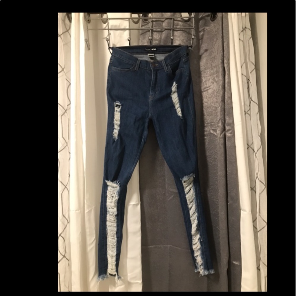 Size 7 fashion nova high waisted jeans